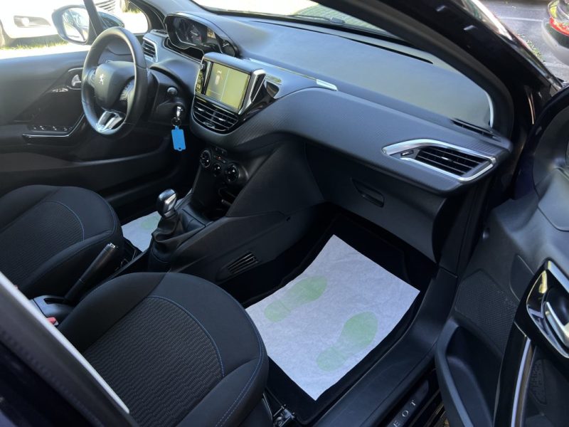 PEUGEOT 208 PHASE 2 SIGNATURE 1.2 82 Cv APPLE CARPLAY & ANDROID / CAMERA CRIT AIR 1 - GARANTIE 1 AN