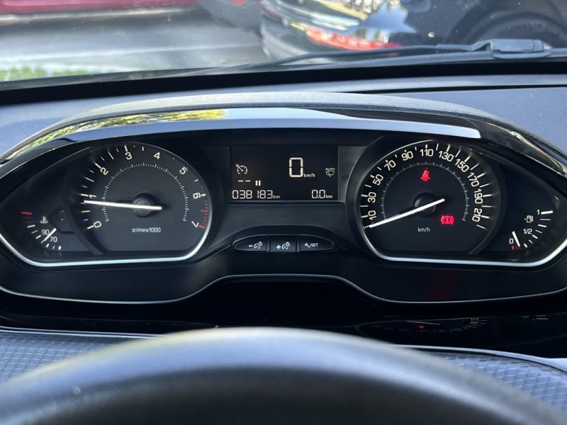PEUGEOT 208 PHASE 2 SIGNATURE 1.2 82 Cv APPLE CARPLAY & ANDROID / CAMERA CRIT AIR 1 - GARANTIE 1 AN