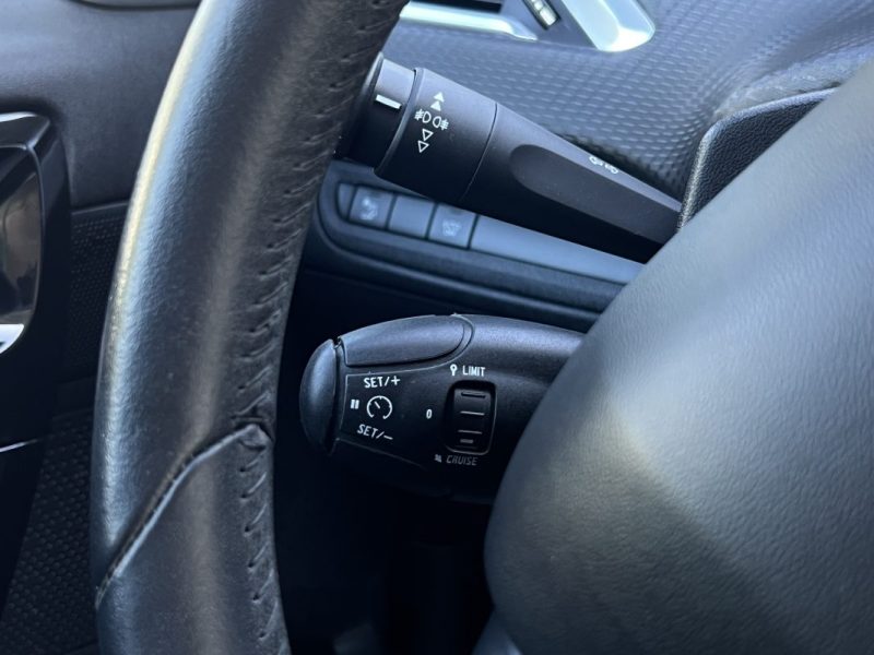 PEUGEOT 208 PHASE 2 SIGNATURE 1.2 82 Cv APPLE CARPLAY & ANDROID / CAMERA CRIT AIR 1 - GARANTIE 1 AN