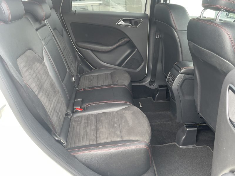 Mercedes B 200 CDi 136ch 4Matic Fascination AMG Boite Auto / Toit ouvrant / Camera / CarPlay / LEDS 