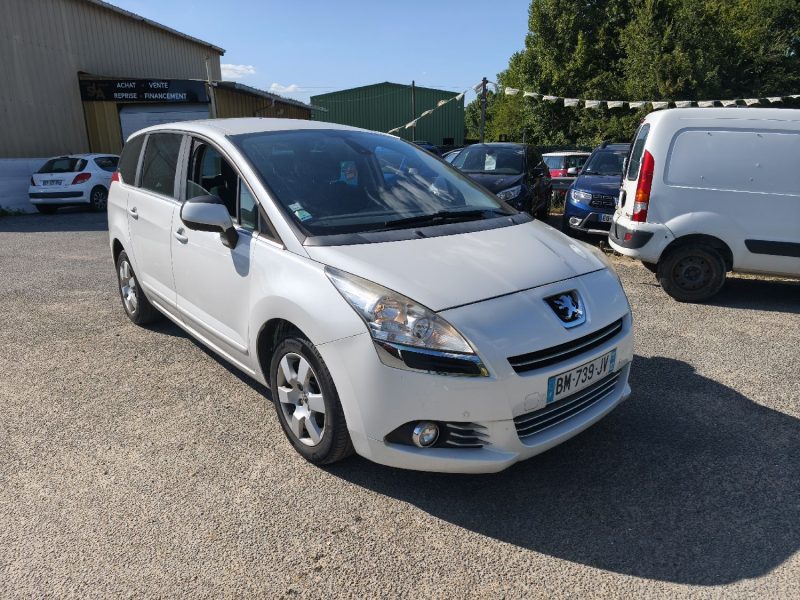 PEUGEOT 5008 2011