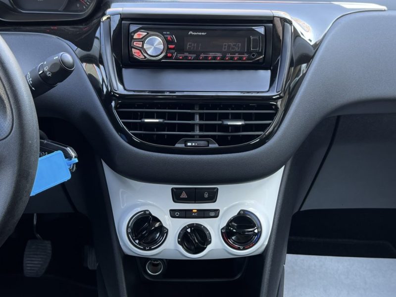 PEUGEOT 208 PHASE 2 LIKE 1.2 82 Cv 5 Portes 20 400 Km CRIT AIR 1 REGULATEUR LIMITEUR - GARANTIE 1 AN