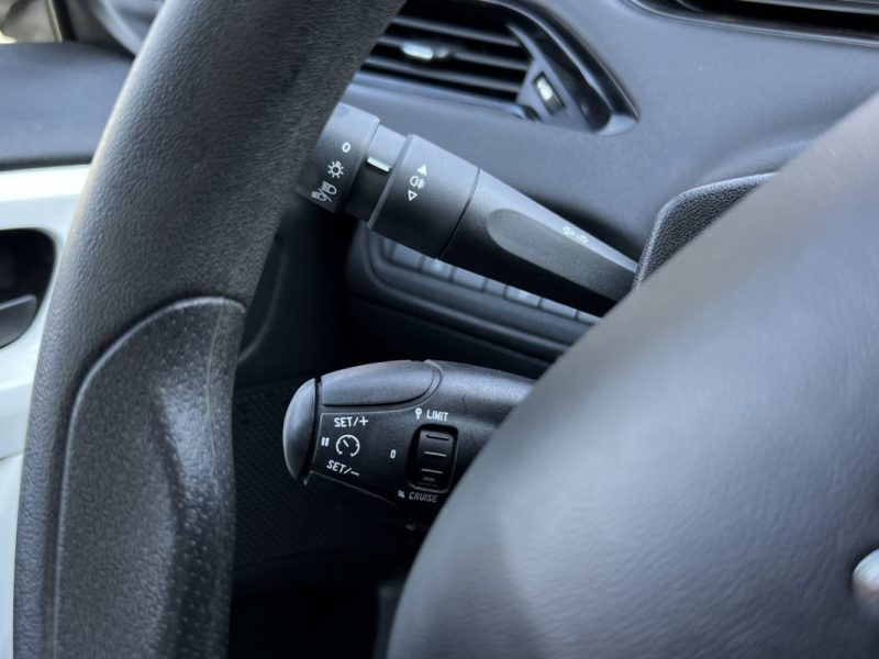 PEUGEOT 208 PHASE 2 LIKE 1.2 82 Cv 5 Portes 20 400 Km CRIT AIR 1 REGULATEUR LIMITEUR - GARANTIE 1 AN