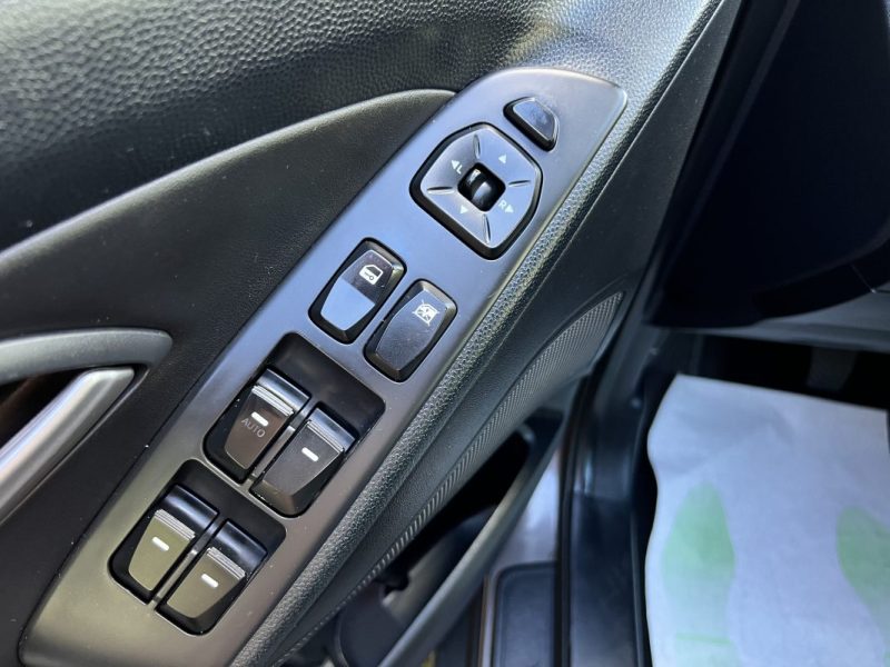 HYUNDAI IX 35 1.7 CRDI 115 Cv 1ERE MAIN / TOIT PANO KEYLESS BVM6 CRIT AIR 2 - GARANTIE 1 AN