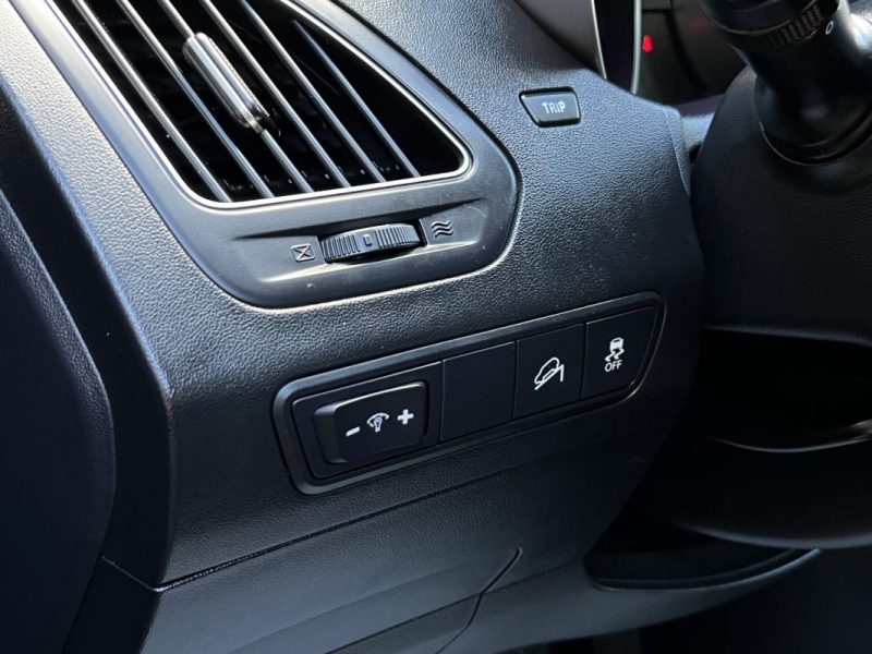 HYUNDAI IX 35 1.7 CRDI 115 Cv 1ERE MAIN / TOIT PANO KEYLESS BVM6 CRIT AIR 2 - GARANTIE 1 AN