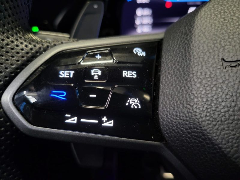 VOLKSWAGEN GOLF 8 R 320CV PERFORMANCE AKRAPOVIC  TETE HAUTE