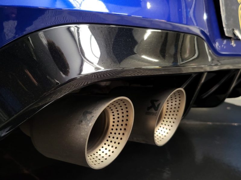 VOLKSWAGEN GOLF 8 R 320CV PERFORMANCE AKRAPOVIC  TETE HAUTE