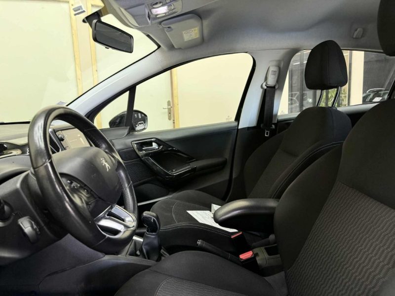 PEUGEOT 208 2018