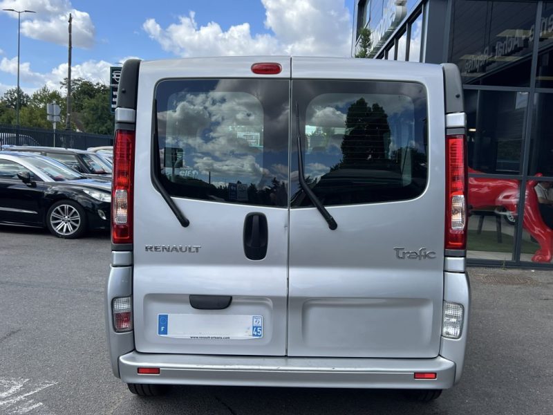 RENAULT TRAFIC PASSENGER L2H1 2.0 DCI 115 Cv 9 PLACES / CLIMATISATION - GARANTIE 1 AN