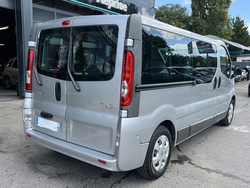 RENAULT TRAFIC PASSENGER L2H1 2.0 DCI 115 Cv 9 PLACES / CLIMATISATION - GARANTIE 1 AN