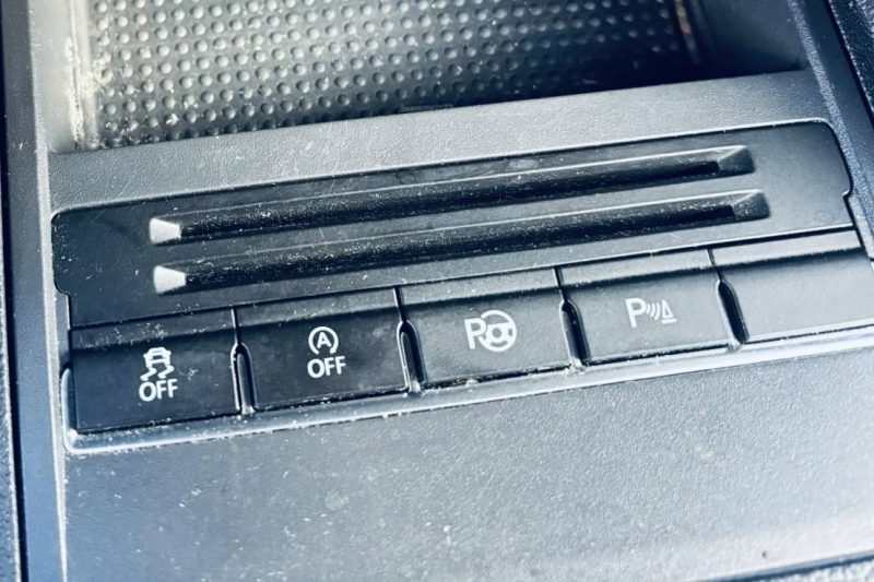 VOLKSWAGEN TOURAN CONFORTLINE 2.0 TDI 140CV DSG GARANTIE 6MOIS