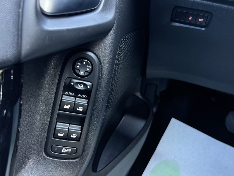 CITROEN C3 II PHASE 2 EXCLUSIVE 1.4 E HDI 70 BOITE AUTOMATIQUE TOIT PANO CRIT AIR 2 - GARANTIE 1 AN
