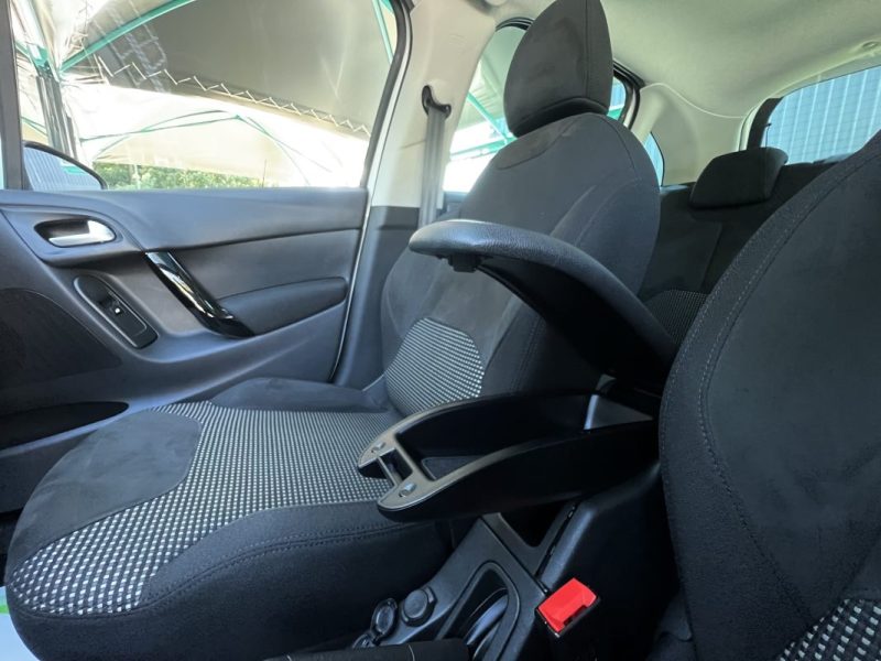 CITROEN C3 II PHASE 2 EXCLUSIVE 1.4 E HDI 70 BOITE AUTOMATIQUE TOIT PANO CRIT AIR 2 - GARANTIE 1 AN