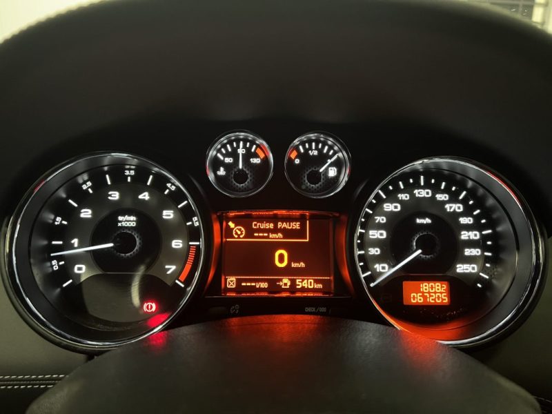 PEUGEOT RCZ PHASE 2 1.6 THP 200cv - TRÈS BON ÉTAT GÉNÉRAL - CARNET ENTRETIEN PEUGEOT