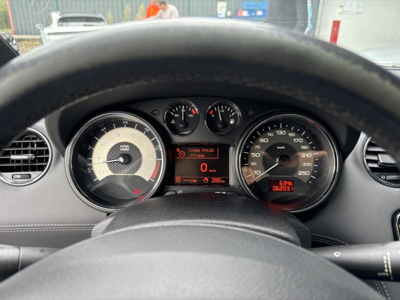 PEUGEOT RCZ PHASE 2 1.6 THP 200cv - TRÈS BON ÉTAT GÉNÉRAL - CARNET ENTRETIEN PEUGEOT