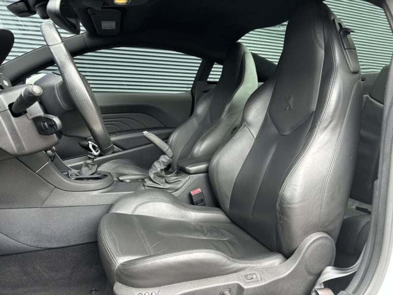 PEUGEOT RCZ PHASE 2 1.6 THP 200cv - TRÈS BON ÉTAT GÉNÉRAL - CARNET ENTRETIEN PEUGEOT