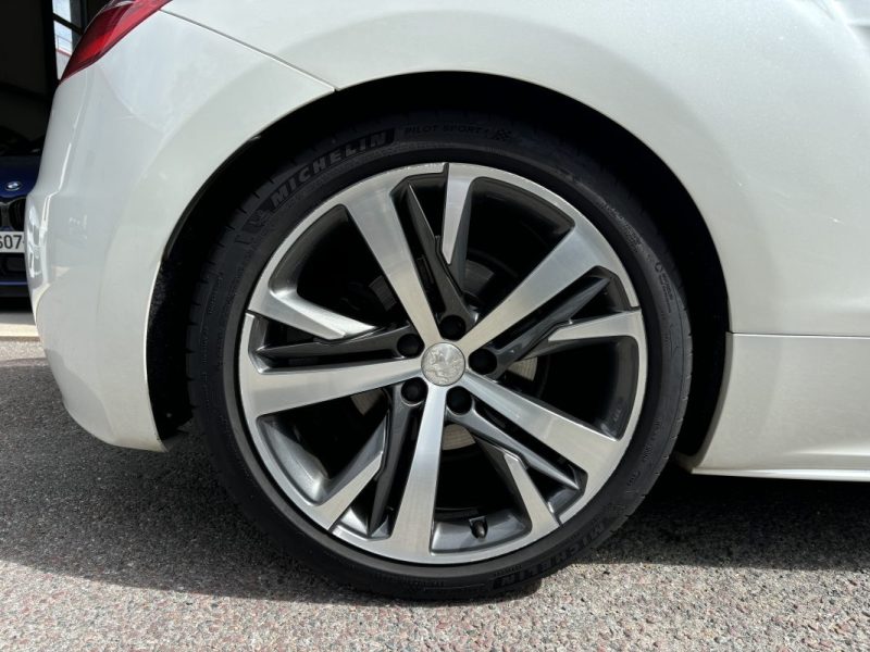 PEUGEOT RCZ PHASE 2 1.6 THP 200cv - TRÈS BON ÉTAT GÉNÉRAL - CARNET ENTRETIEN PEUGEOT