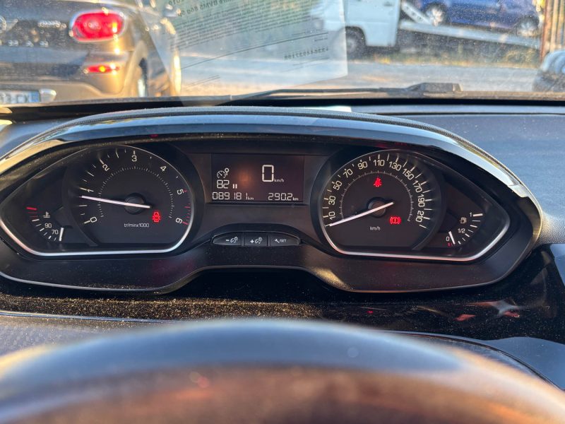 PEUGEOT 208 2019