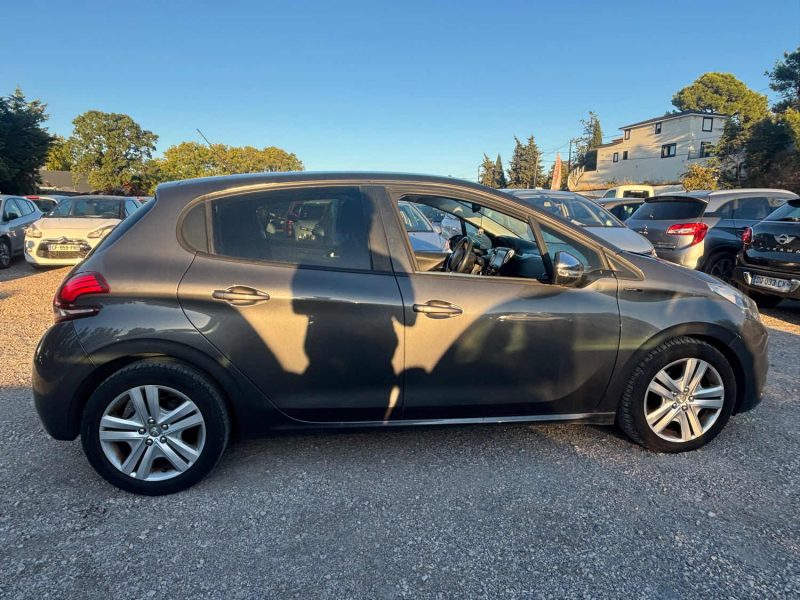 PEUGEOT 208 2019