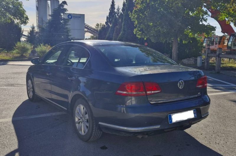 VOLKSWAGEN PASSAT 1.6 TDI 105ch BlueMotion Technology FAP Carat 2011