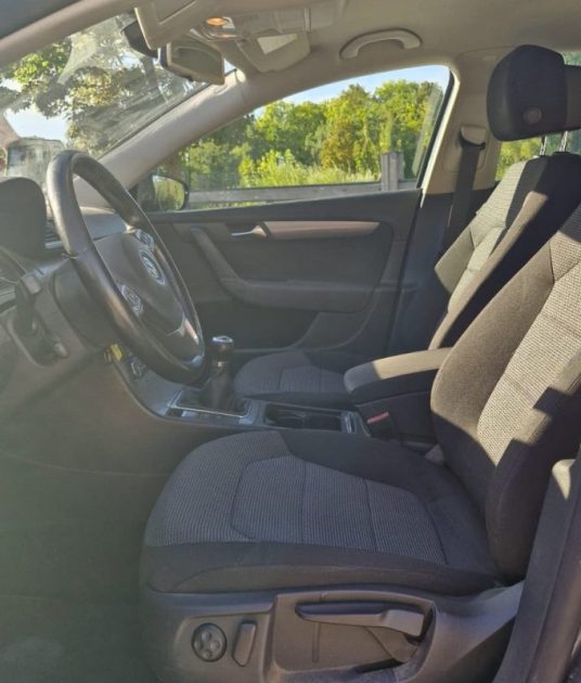 VOLKSWAGEN PASSAT 1.6 TDI 105ch BlueMotion Technology FAP Carat 2011