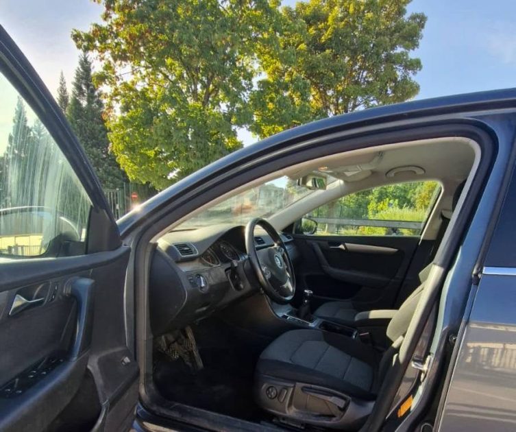 VOLKSWAGEN PASSAT 1.6 TDI 105ch BlueMotion Technology FAP Carat 2011