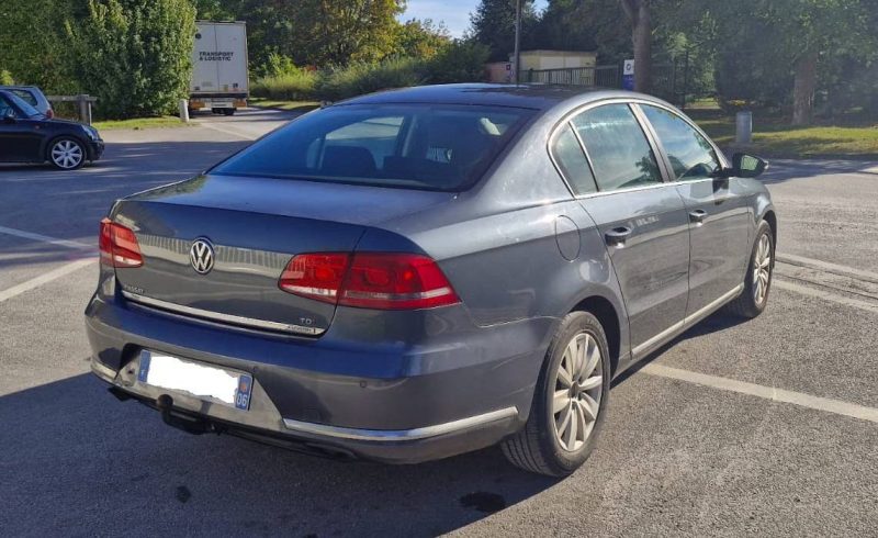 VOLKSWAGEN PASSAT 1.6 TDI 105ch BlueMotion Technology FAP Carat 2011