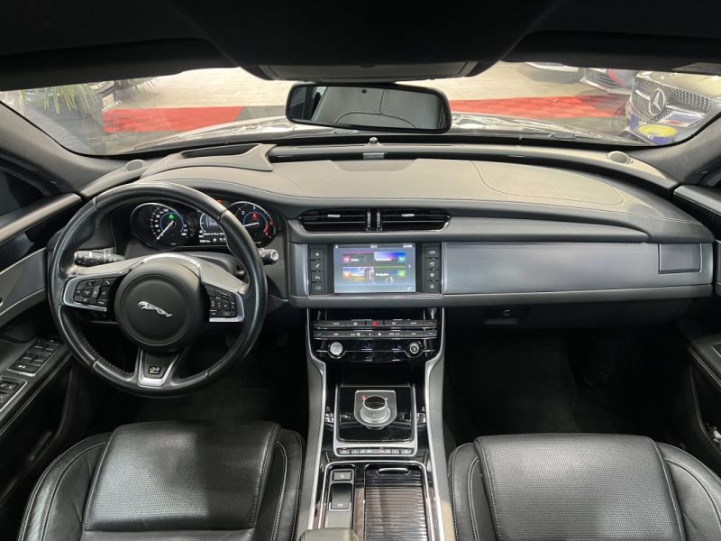 JAGUAR XF 2.0D 180ch R Sport BVA 8 2016
