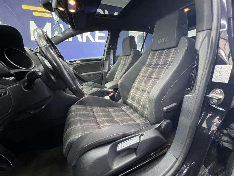 Volkswagen Golf 6 GTI 2.0 TSI 210 CH DSG6 5 portes - Toit ouvrant/Jantes 18/Sièges chauffants 2010