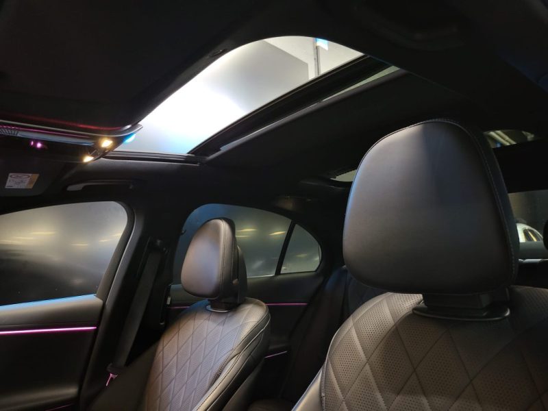 MERCEDES CLASSE E 300E 313CV AMG LINE 9G-Tronic / TOIT OUVRANT + DOUBLE ECRAN + BURMASTER /