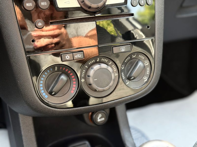 OPEL Corsa 1.2 85 ch Twinport Graphite - Clim / Régulateur /  semi-cuir / Révisée & Garantie 6 Mois.