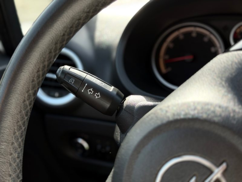 OPEL Corsa 1.2 85 ch Twinport Graphite - Clim / Régulateur /  semi-cuir / Révisée & Garantie 6 Mois.