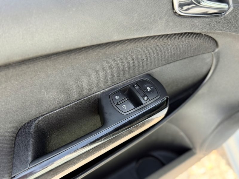 OPEL Corsa 1.2 85 ch Twinport Graphite - Clim / Régulateur /  semi-cuir / Révisée & Garantie 6 Mois.