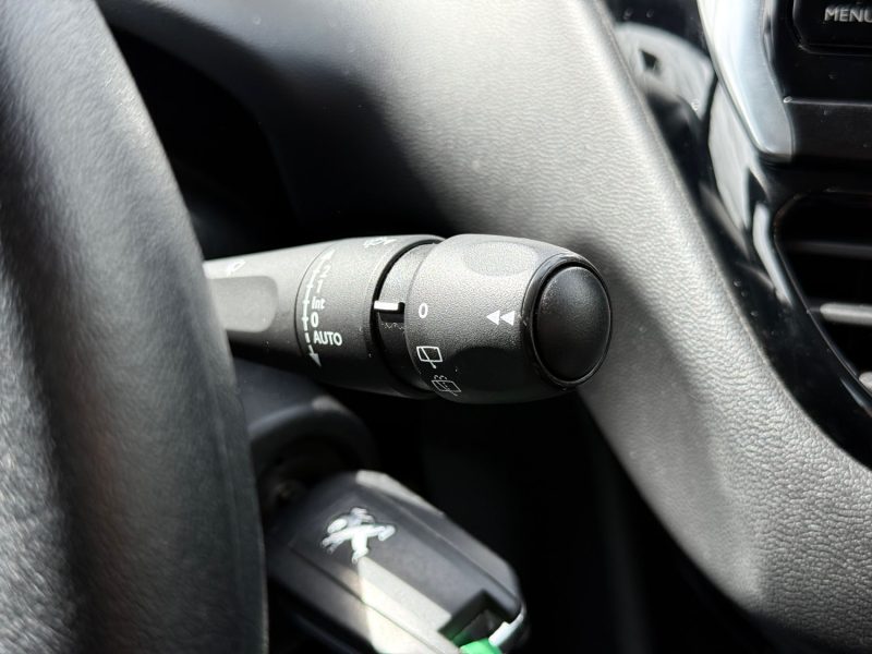 PEUGEOT 208 1.2 VTI 82CH BVM5 ACTIVE