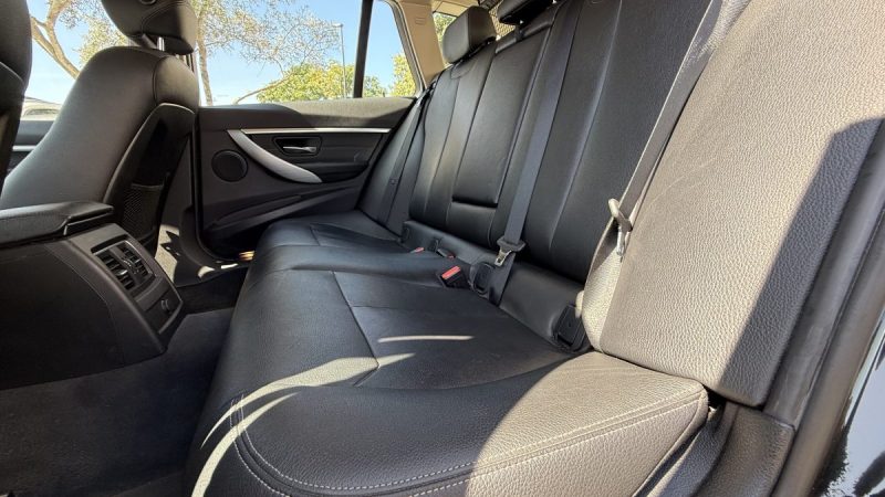 BMW SERIE 3 / 330d 258ch Finition Luxury ZF8