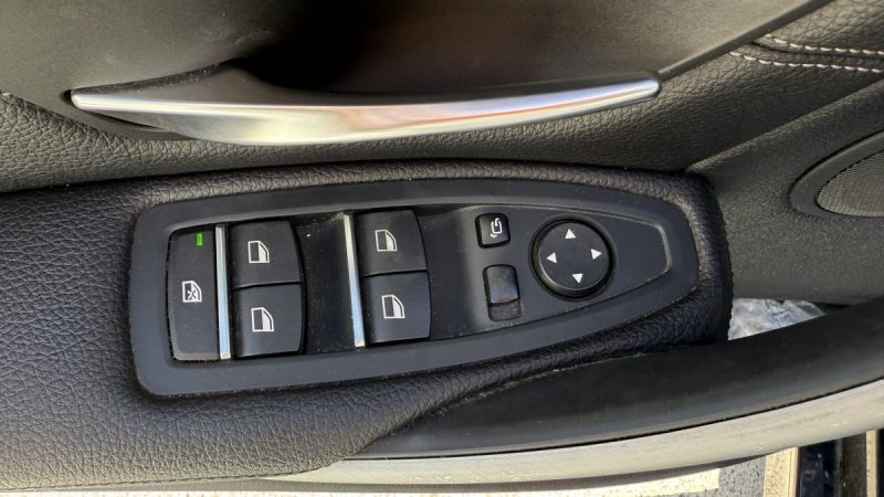 BMW SERIE 3 330d 258ch finition Luxury ZF8