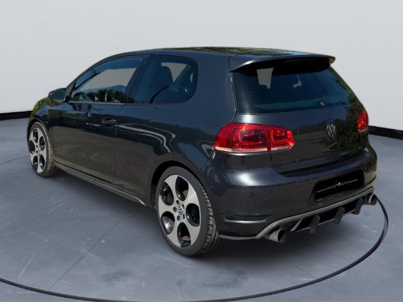 VOLKSWAGEN GOLF VI GTI 210