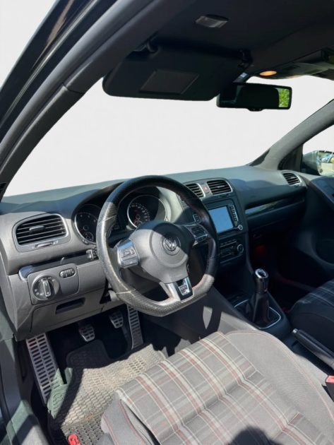 VOLKSWAGEN GOLF VI GTI 210