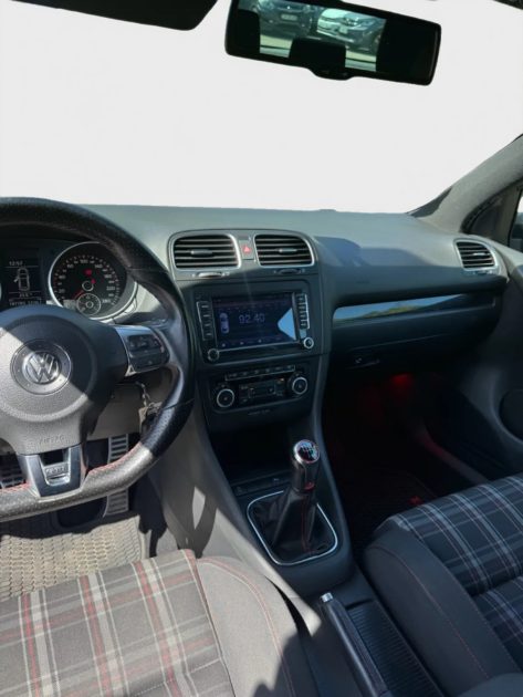 VOLKSWAGEN GOLF VI GTI 210
