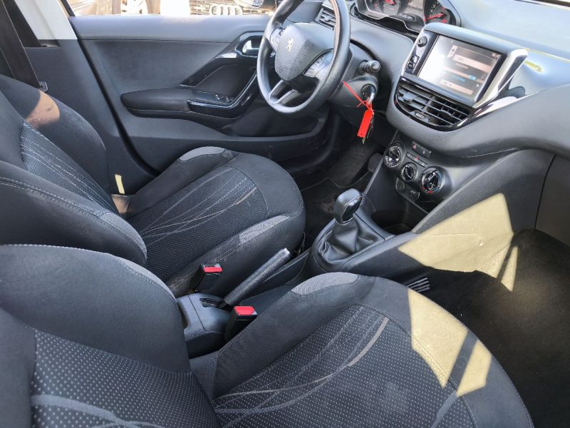 PEUGEOT 208 2012