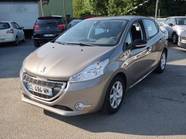 PEUGEOT 208 2012