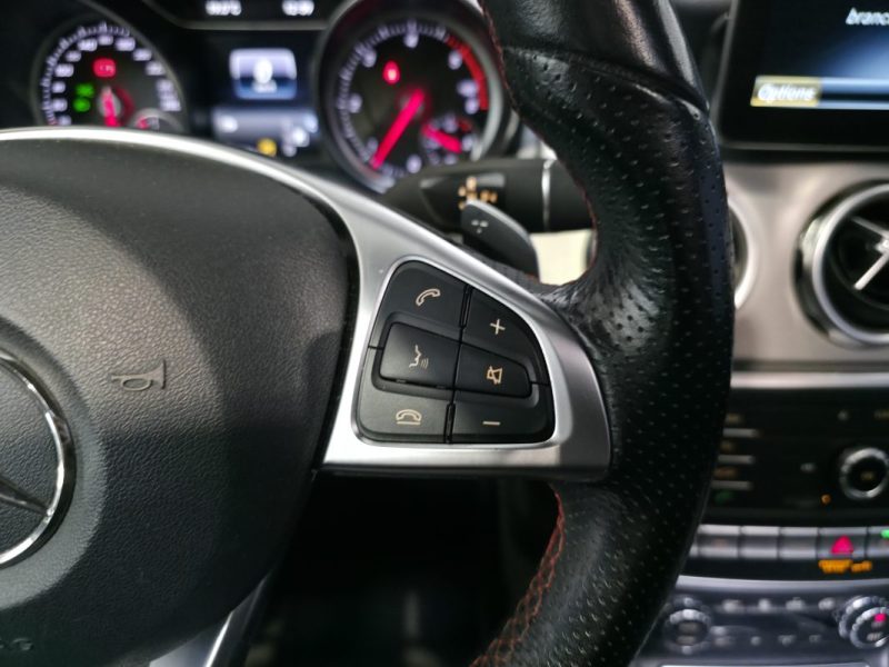 MERCEDES GLA 200d 136ch FASCINATION PACK AMG / 4MATIC 7G-DCT / SUIVI COMPLET