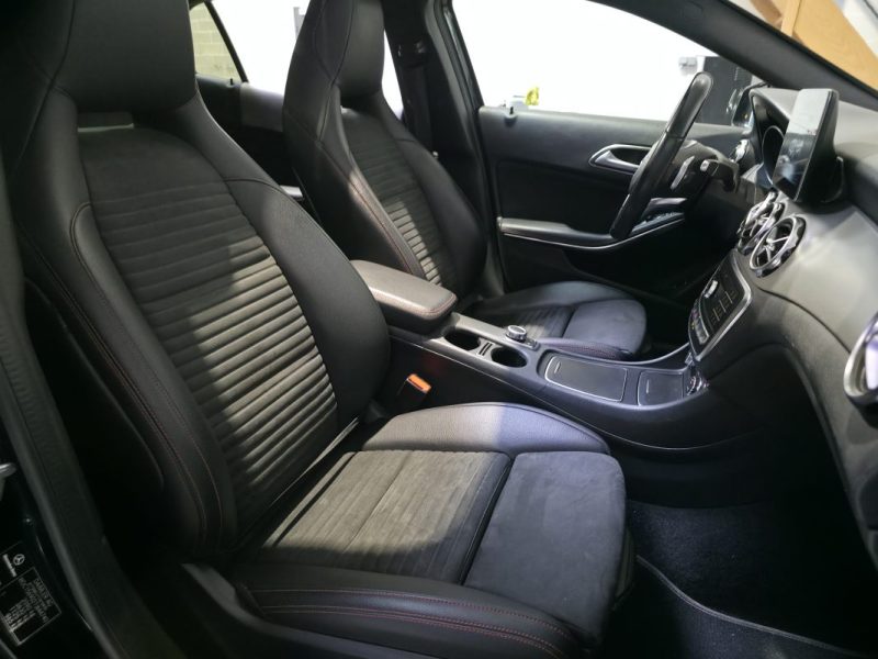 MERCEDES GLA 200d 136ch FASCINATION PACK AMG / 4MATIC 7G-DCT / SUIVI COMPLET