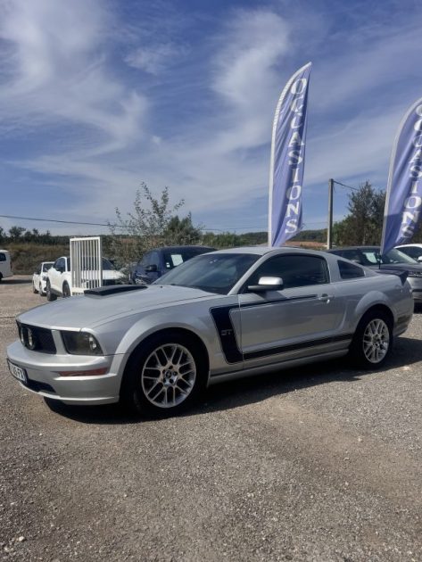 FORD FORD MUSTANG GT 305 CH 4.6L V8