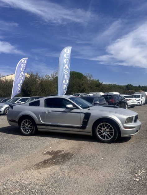 FORD FORD MUSTANG GT 305 CH 4.6L V8