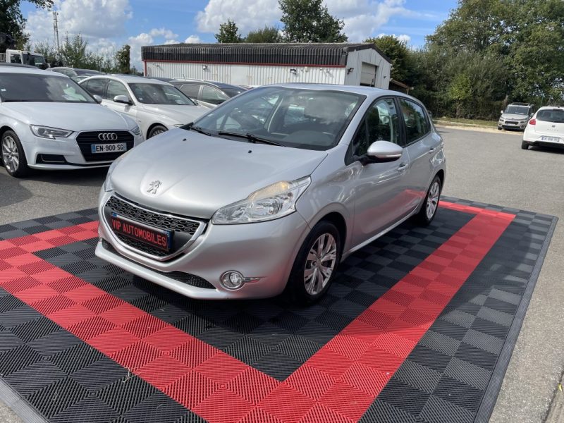 PEUGEOT 208 2013