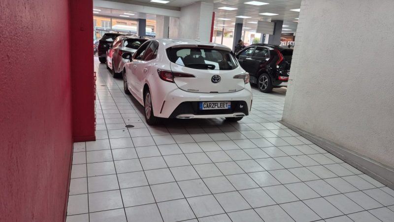 TOYOTA COROLLA BERLINE HYBRIDE 184cv DYNAMIC BUSINESS/1 ERE MAIN/TVA RECUPERABLE