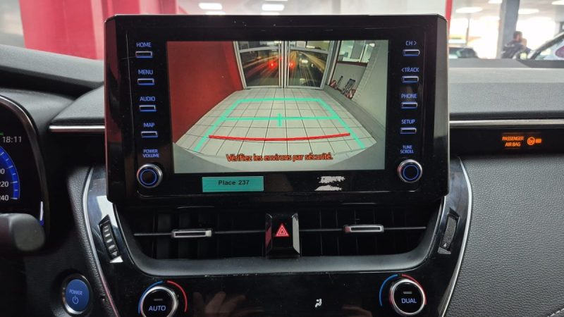 TOYOTA COROLLA BERLINE HYBRIDE 184cv DYNAMIC BUSINESS/1 ERE MAIN/TVA RECUPERABLE