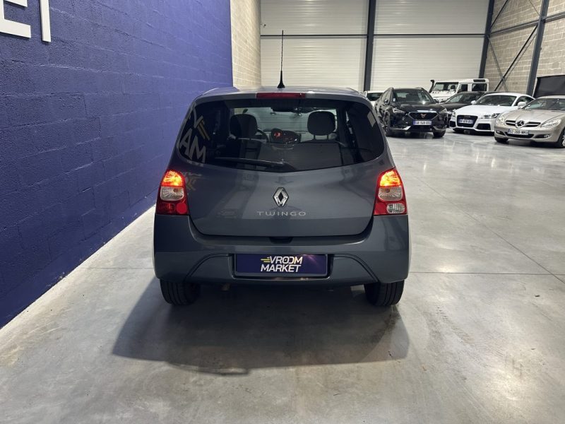 RENAULT TWINGO II 1.2 16v 75ch Night And Day - Distri OK