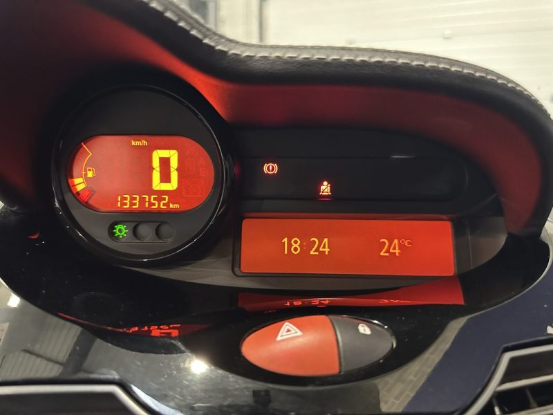 RENAULT TWINGO II 1.2 16v 75ch Night And Day - Distri OK